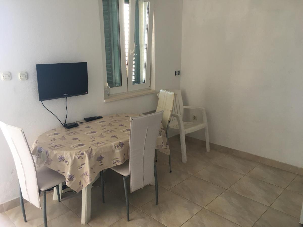 Apartmani Domenika Žuljana Eksteriør billede